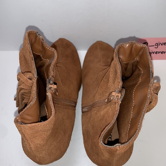 New 9 Tan Suede Tassel Wedge Bootie Express - Picture 7 of 14